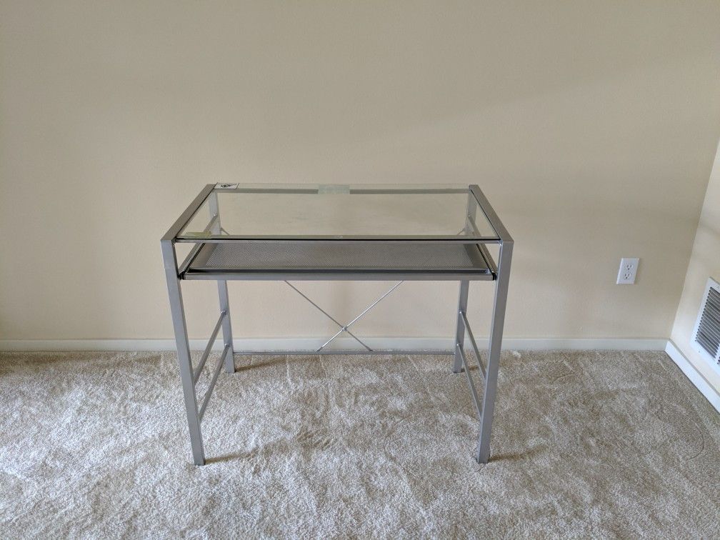Brand new Computer desk