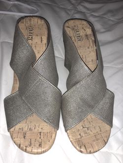 Woman’s wedges size 7
