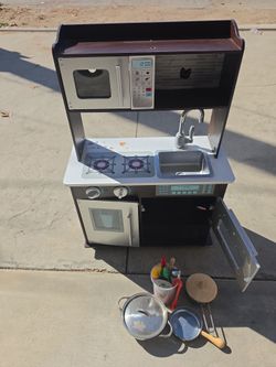EXPENSIVE kitchen karft kids 240 Glendora pick up Look real