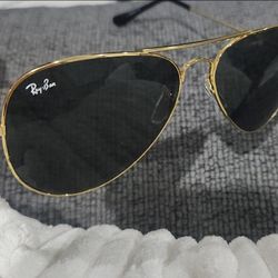 Ray-Ban Aviator Sunglasses - Gold Frame