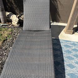 2 Wicker lounge chairs
