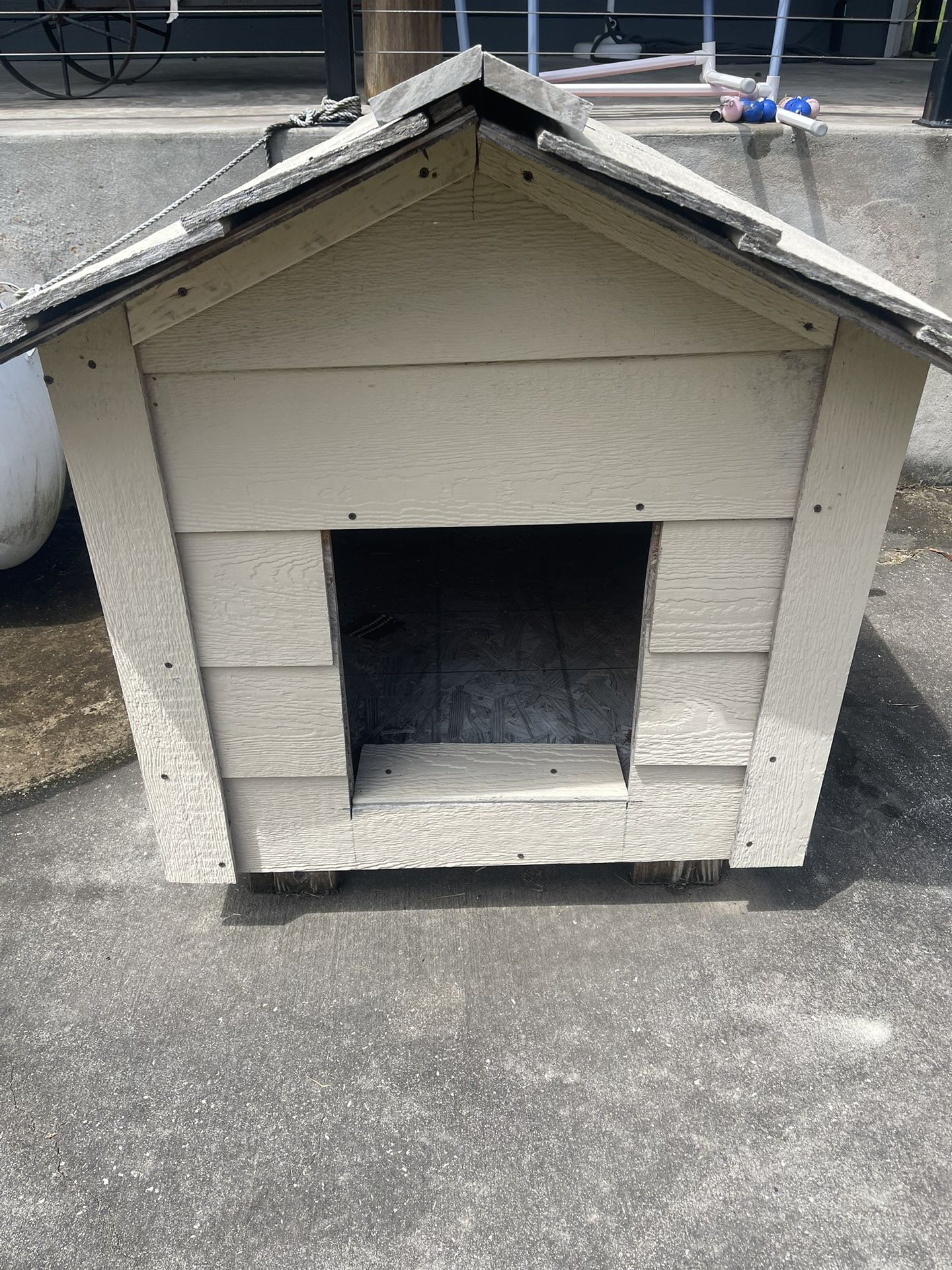 Free Dog House 