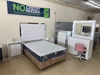 New White Bedroom Set With Vanity (Queen/Full)