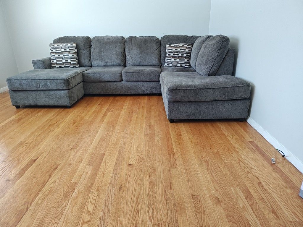 Sectional with double chaise