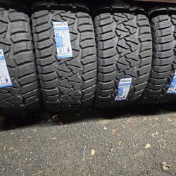 35X13.50R24 EVOLUXX R/T  TIRES