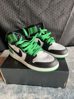 Boy’s  Jordan 1 Retro High OG SIZE 2.5Y