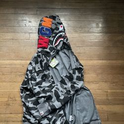 Large Bape Zip up 