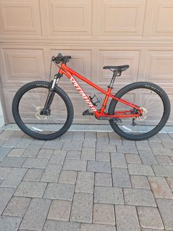 SPECIALIZED ROCKHOPPER 27.5 INCH MOUNTAIN BIKE ( SMALL)