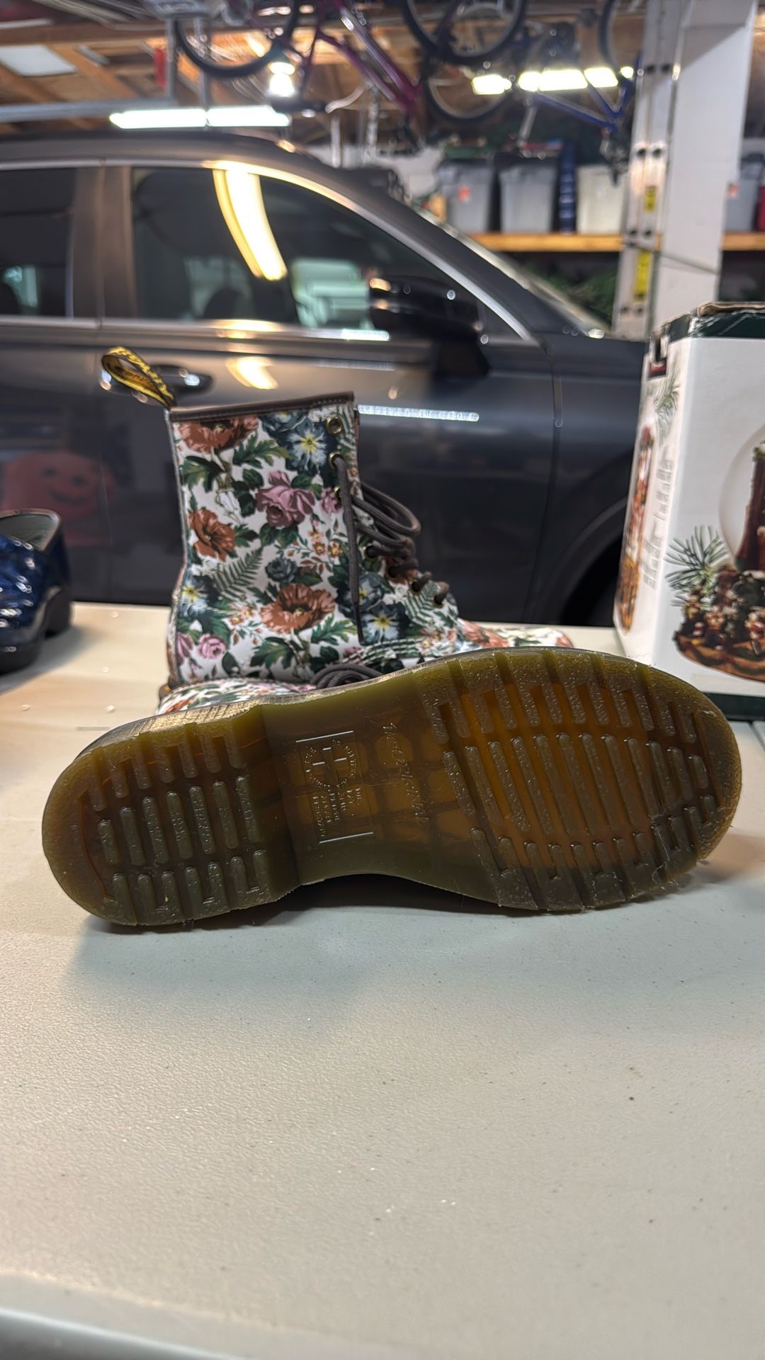 Women Dr. Martens 1460 W Backhand Leather Ankle Boots Floral Garden Print Backhand