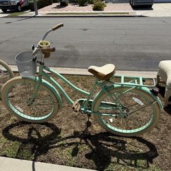 Huffy deluxe Turqoise womans cruiser 26” stepthrough bike