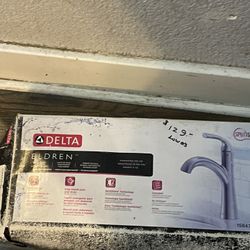 Single Handle Bathroom Faucet in Chrome