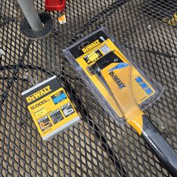 DeWalt Heavy-Duty Hammer Tacker
