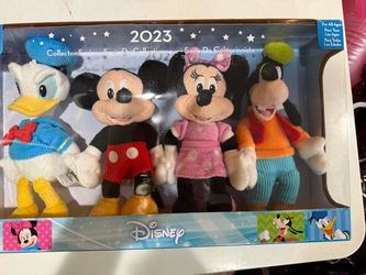 Disney 2023 Collector Series Plush Set