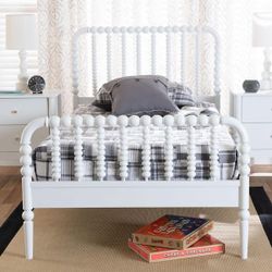 Mid century modern style white platform bed (New)