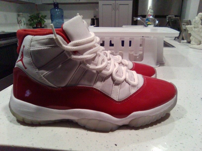 Jordans 11size 10