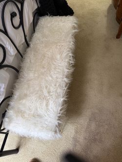 Armoire/bedroom bed bench