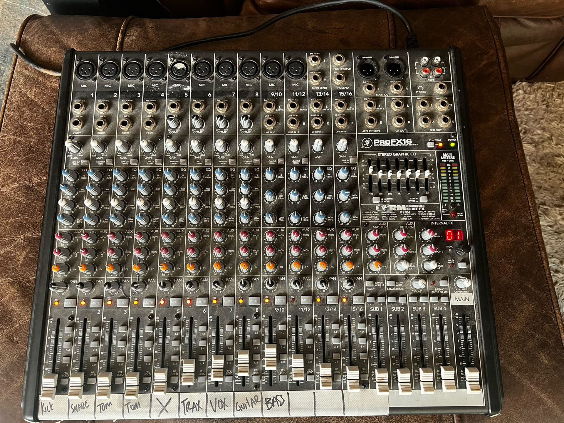 Mackie ProFX 16 Mixing Console