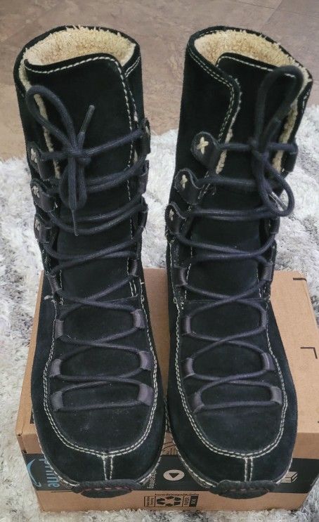 Black Lace-Up Timberland Winter Boots with Fur Lining