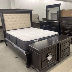 Brynhurst Dark Brown Upholstered Panel Bedroom Set