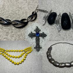 Vintage & Costume Jewelry Necklace Bundle – 5 Pieces Mixed Styles