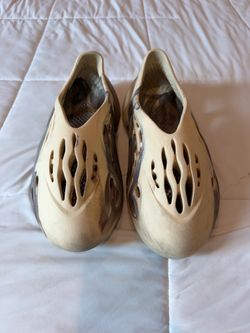 Yeezy Foam RNNR Cream Clay