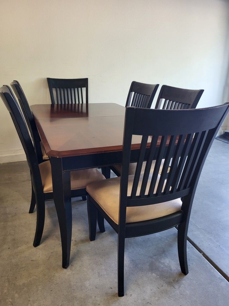 Table 6 Chairs & Leaf "Great Condition"