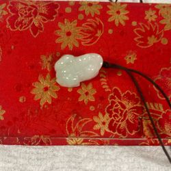 white jade frog for money 