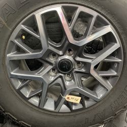 2025 Jeep Wrangler 5 Lug 18 Inch Oem Wheels 