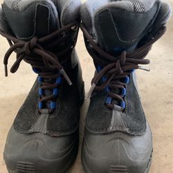 Kids Hiking Or Snow Boots Size 2