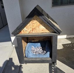 Dog House With Casters