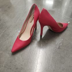 Guess Pumps
