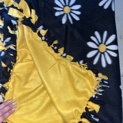 Daises handmade tie blanket 48” x 60” black and yellow 