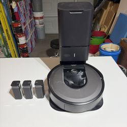 Roomba i8+  Self-Emptying Robot Vacuum
