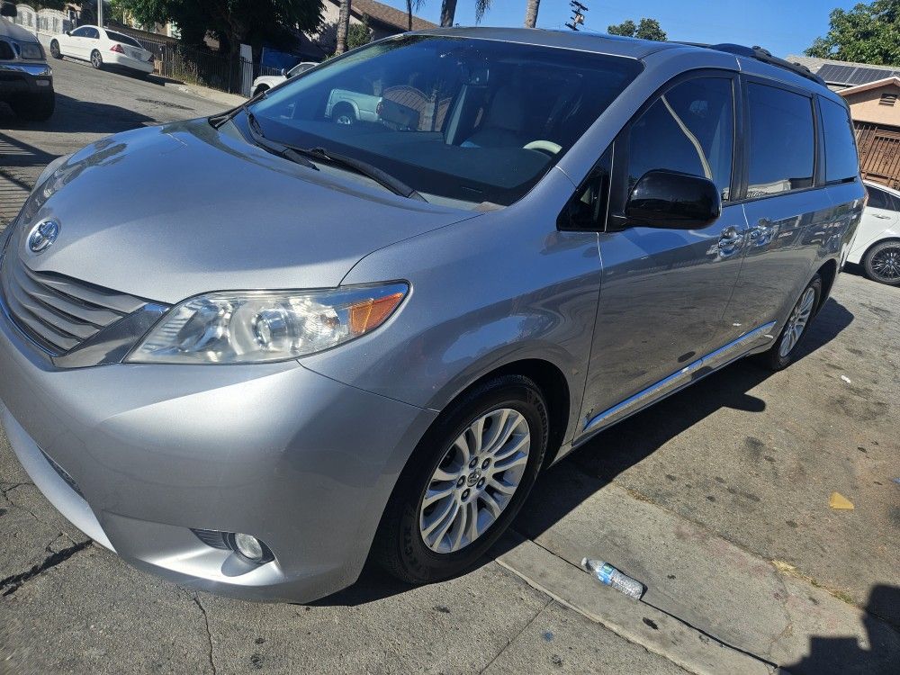 2014 Toyota Sienna