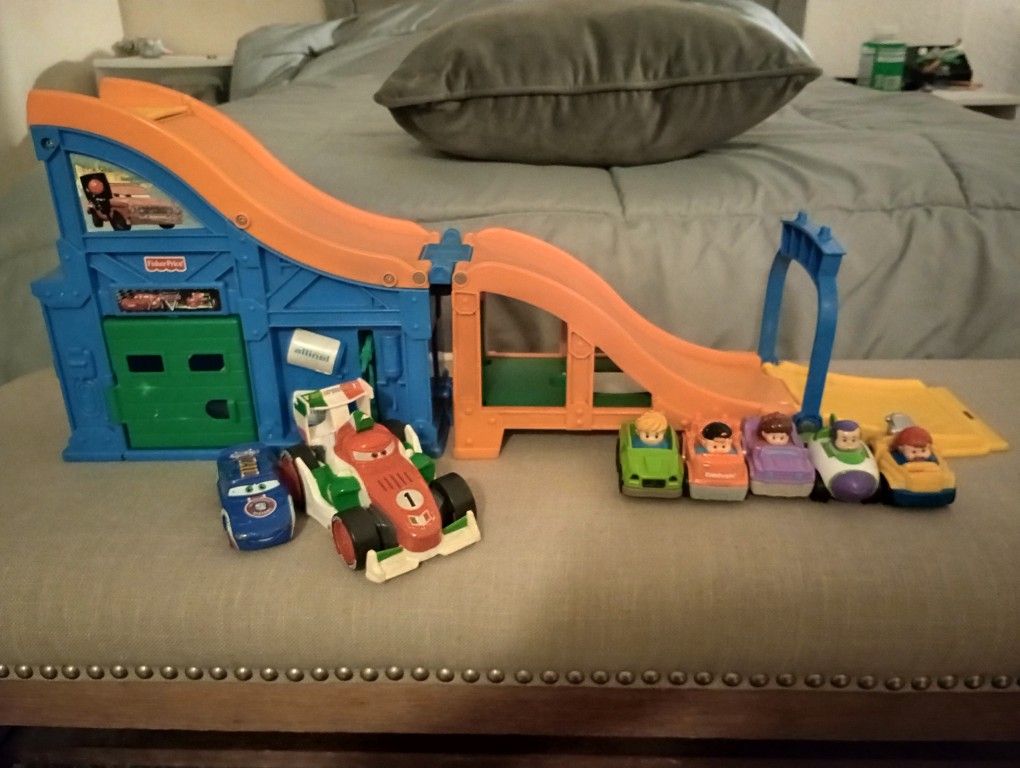 Disney Cars Fisher Price Little People Rev N Sounds Racetrack Fold &  Carry