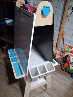 Kidkraft deluxe wooden easel with chalkboard and dry erase surface with paint cups and 2 little aprons cash only