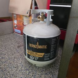*PENDING*Propane tank; has full tank of propane