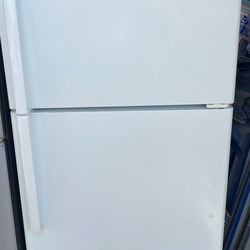GE Appliance Refrigerator For Sale 