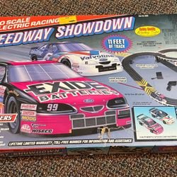 Speedway Showdown Car Racing 