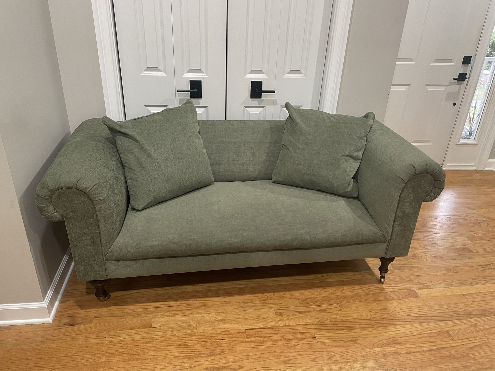 Settee/loveseat/small Couch