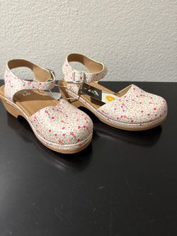 BRAND NEW WITH TAGS art class Girl's Buckle Clogs Shoes Floral Print - Size 1
