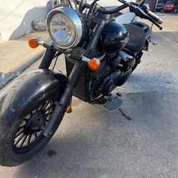 2014 Suzuki bulevares