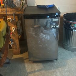 Mini Fridge 