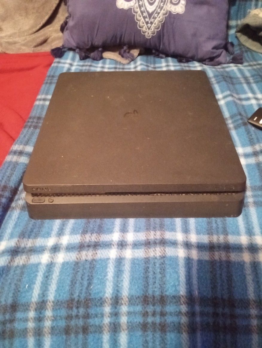 PS4 Slim With Controller