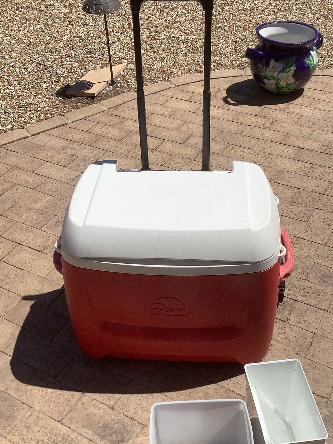 Igloo Cooler With Containers