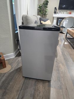 Frigidaire Mini Fridge