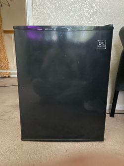 DAEVOO Mini Fridge