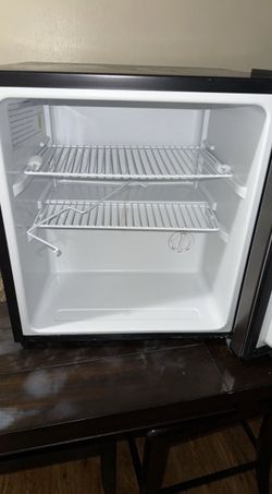 Avanti Mini fridge 50$