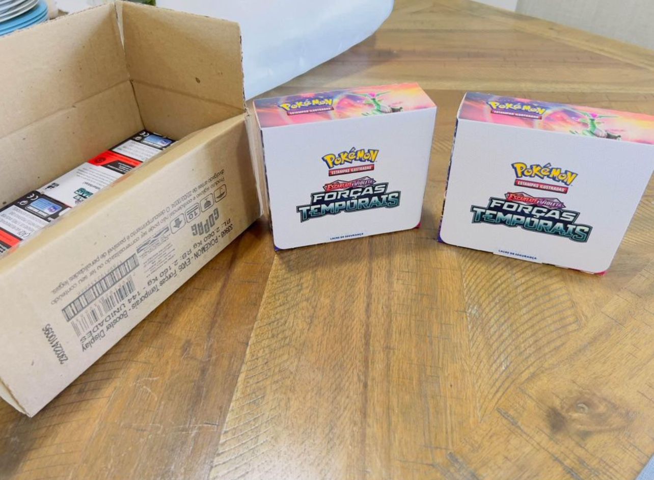Pokémon booster box Portuguese set