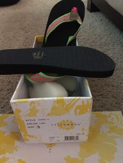 Girls size 3 "Yellow Box Dana FlipFlops"